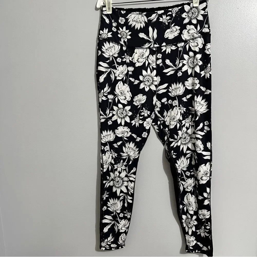 Everlast black and white floral leggings size XL